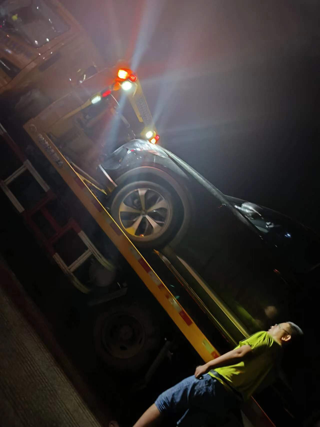 服了不到半年还没做首保就得换电池想带她出来转转，结果才在广西就扑街了，半年不到