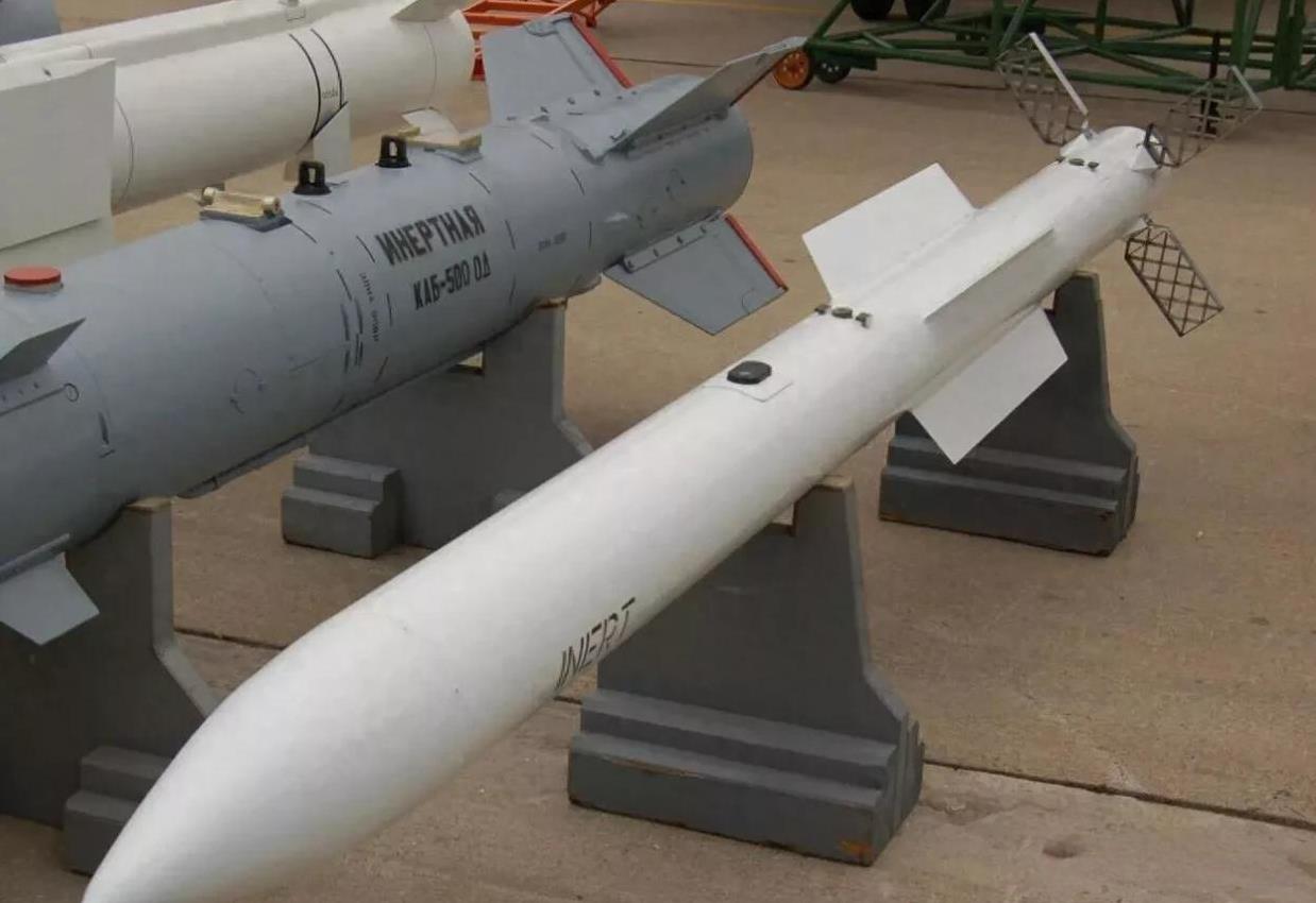 190公里狙杀！俄军R-77M导弹战场首秀，F-16连逃命机会都没有来源:战略