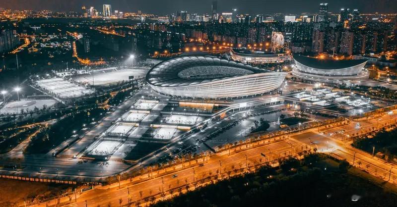 南京楼市：去年南京核心板块房价跳水严重：奥体板块从4.5万暴跌至3.8万，单