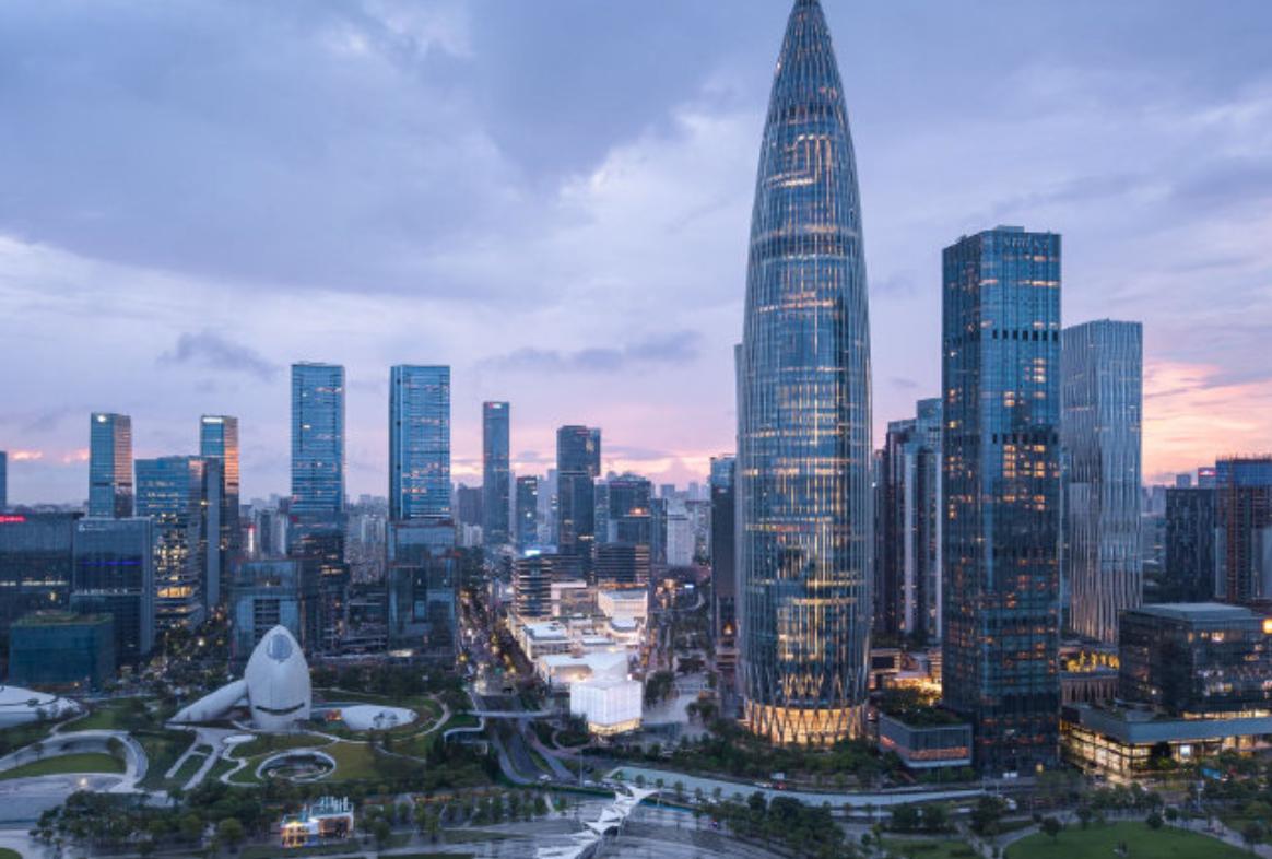 自欺欺人！一名印度博主近日在网上发布了一段号称“展现中国深圳真实面貌”的视频，没