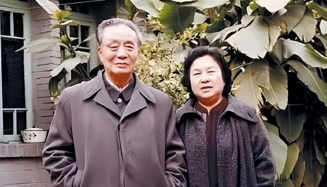 1936年，26岁已婚大诗人艾青爱上15岁漂亮女学生韦嫈。为留住她，艾青