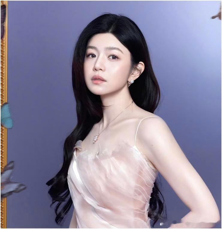 周柯宇第一次跟陈妍希合作在采访中，他说了一个大实话他说，陈妍希根本就不是你们以为