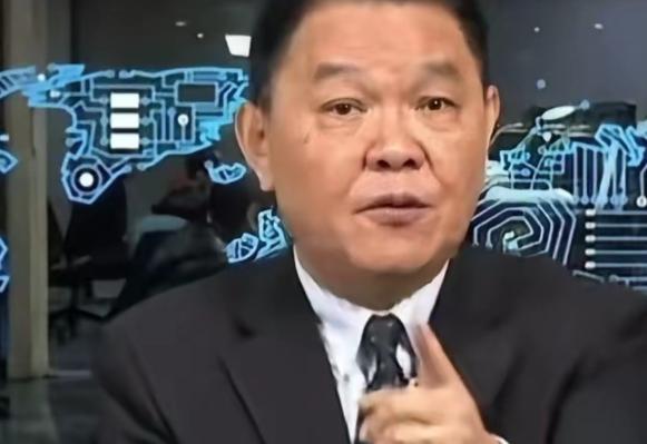这两天台湾那边一个叫黄征辉的退役舰长上了电视，一上来就火力全开，直接把两岸议题讲