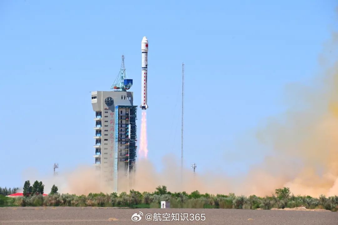 【长二丁火箭成功发射太空计算卫星星座】5月14日12时12分，长征二号丁运载火箭