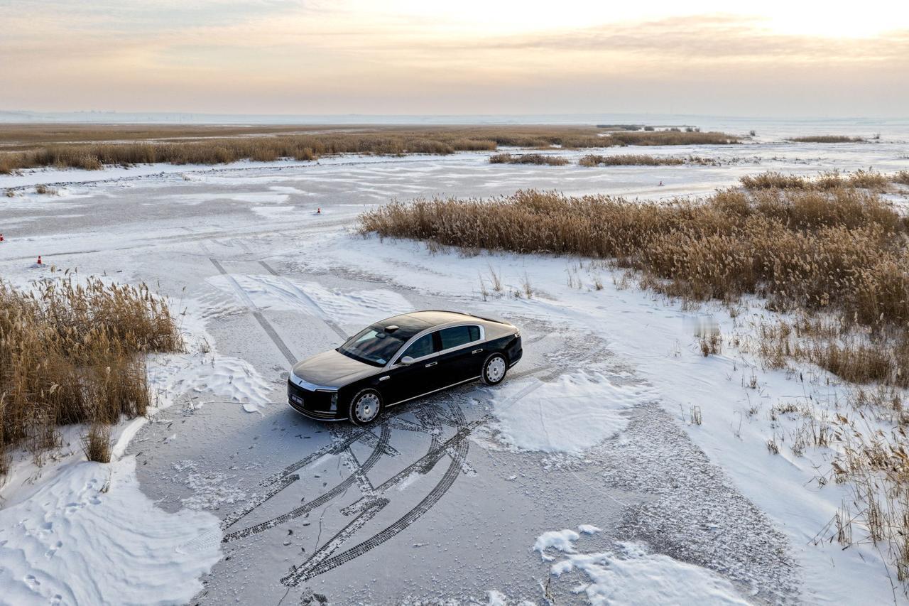 别让冬季续航焦虑掩盖了真正的豪华体验，尊界S800的温暖细节更动人很多人讨论冬