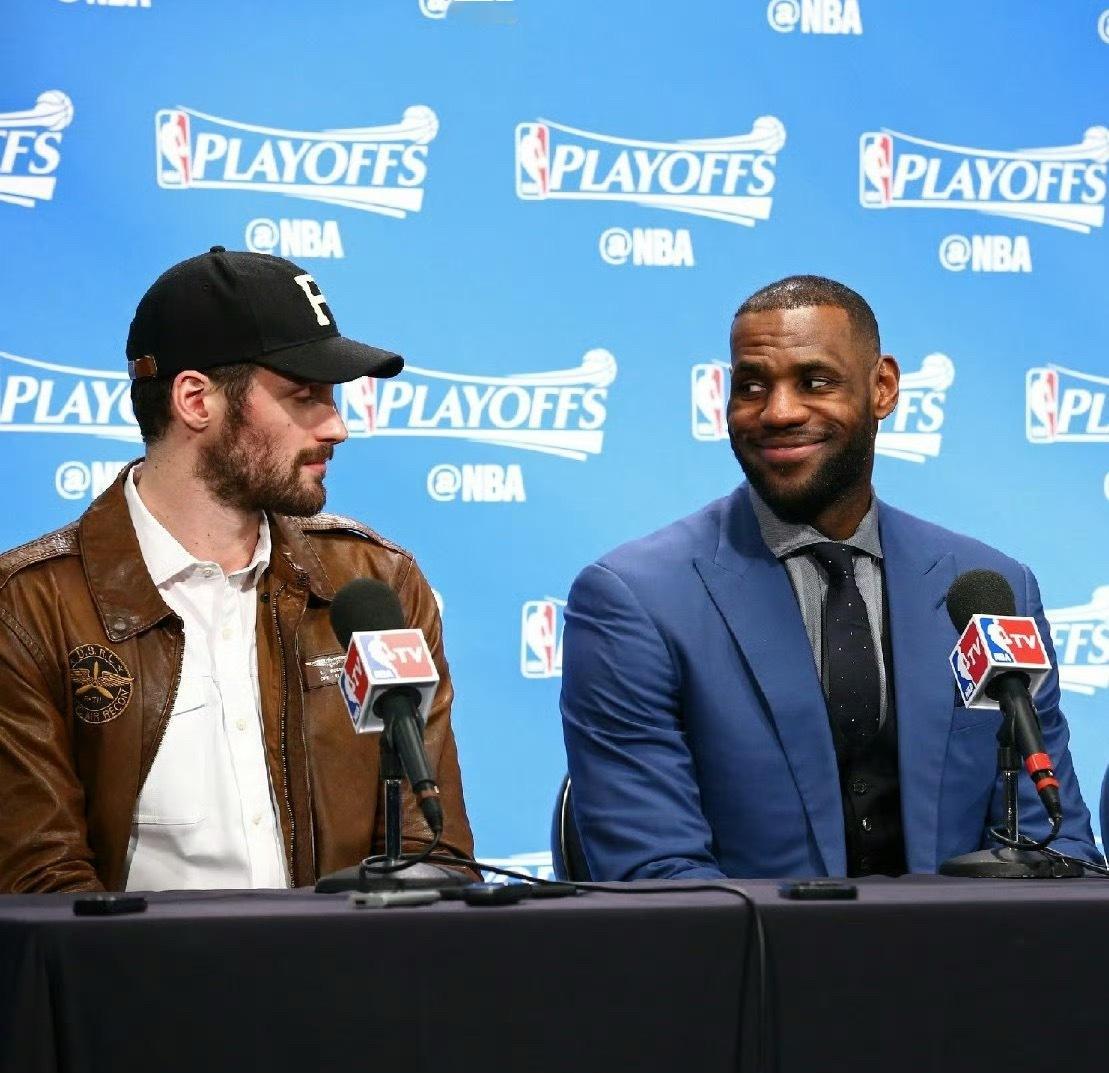 近期，乐福做客播客节目时被主持人问道：“被勒布朗训斥是什么感觉？”乐福：“我到现