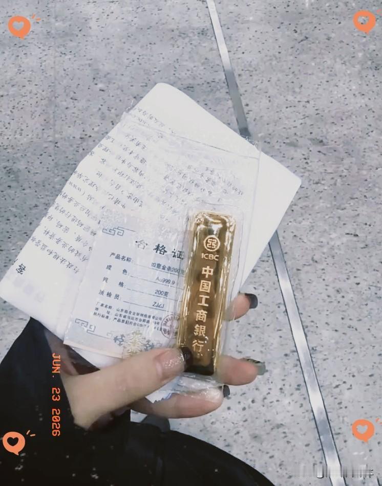 手里有黄金的人，估计现在要哭晕过去了，6月23日，金价从911直接跌到了9