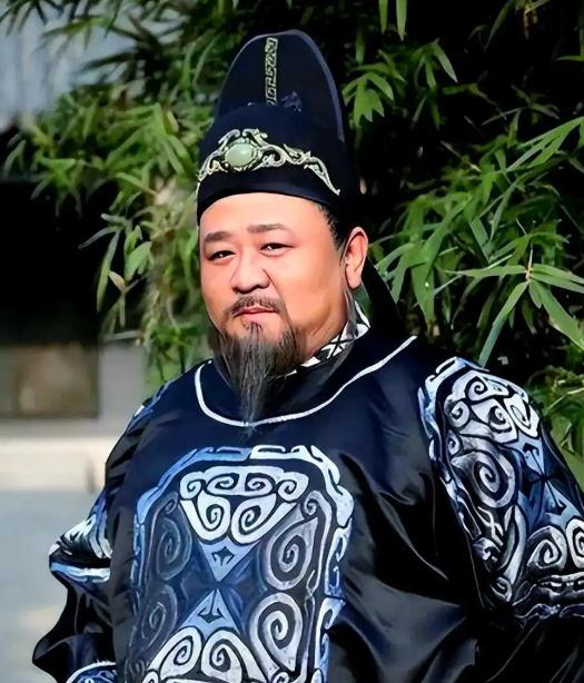 刚做演员的200多斤的梁冠华，因形象欠妥，只能跑龙套。于是他下定决心疯狂减肥，每