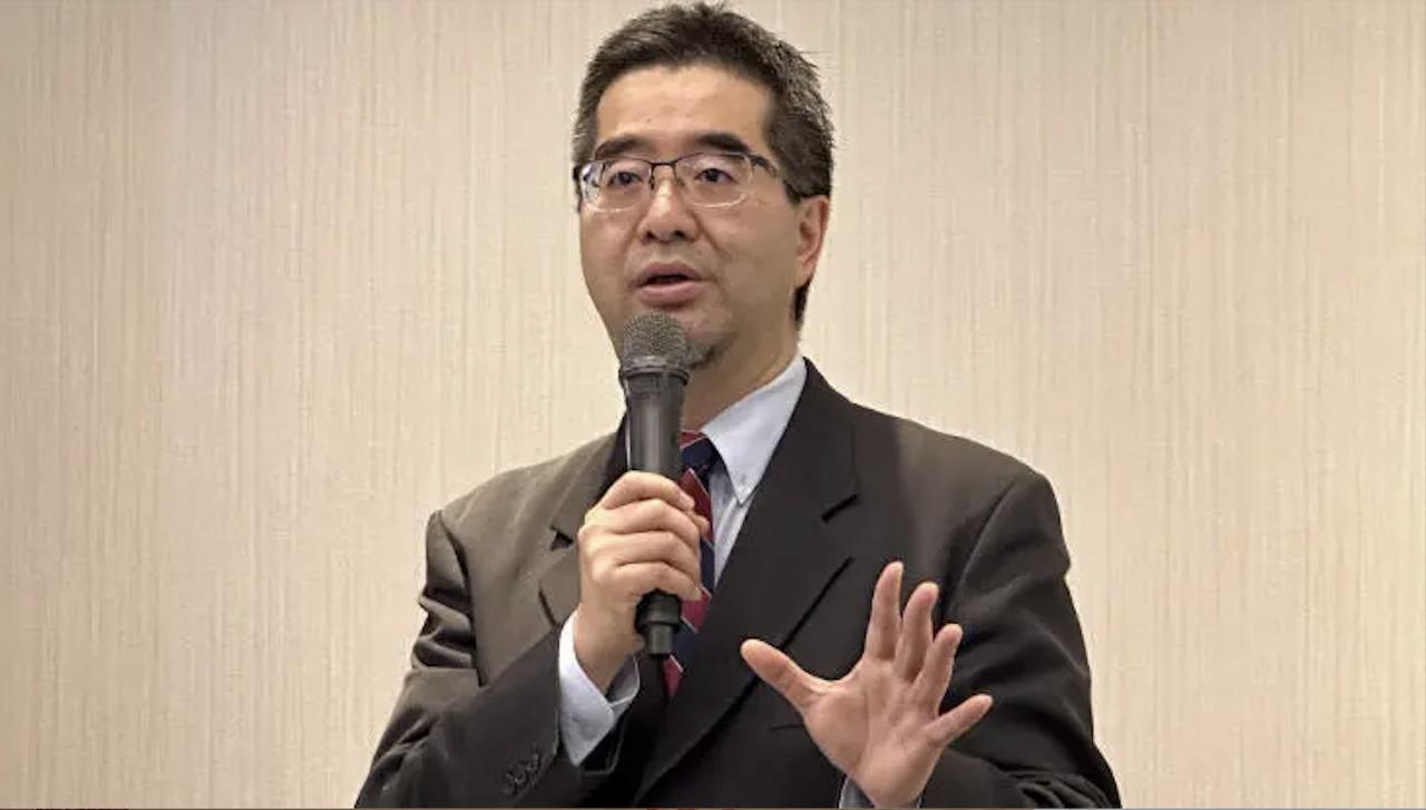 针对金溥聪上午召开的记者会，萧旭岑回应了金溥聪今天上午召开记者会时，亮出一张