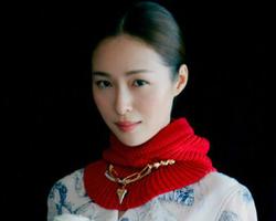 江一燕官宣离婚了。我特意查了下。她这些年搞对象是真不顺,一路磕磕绊绊的。