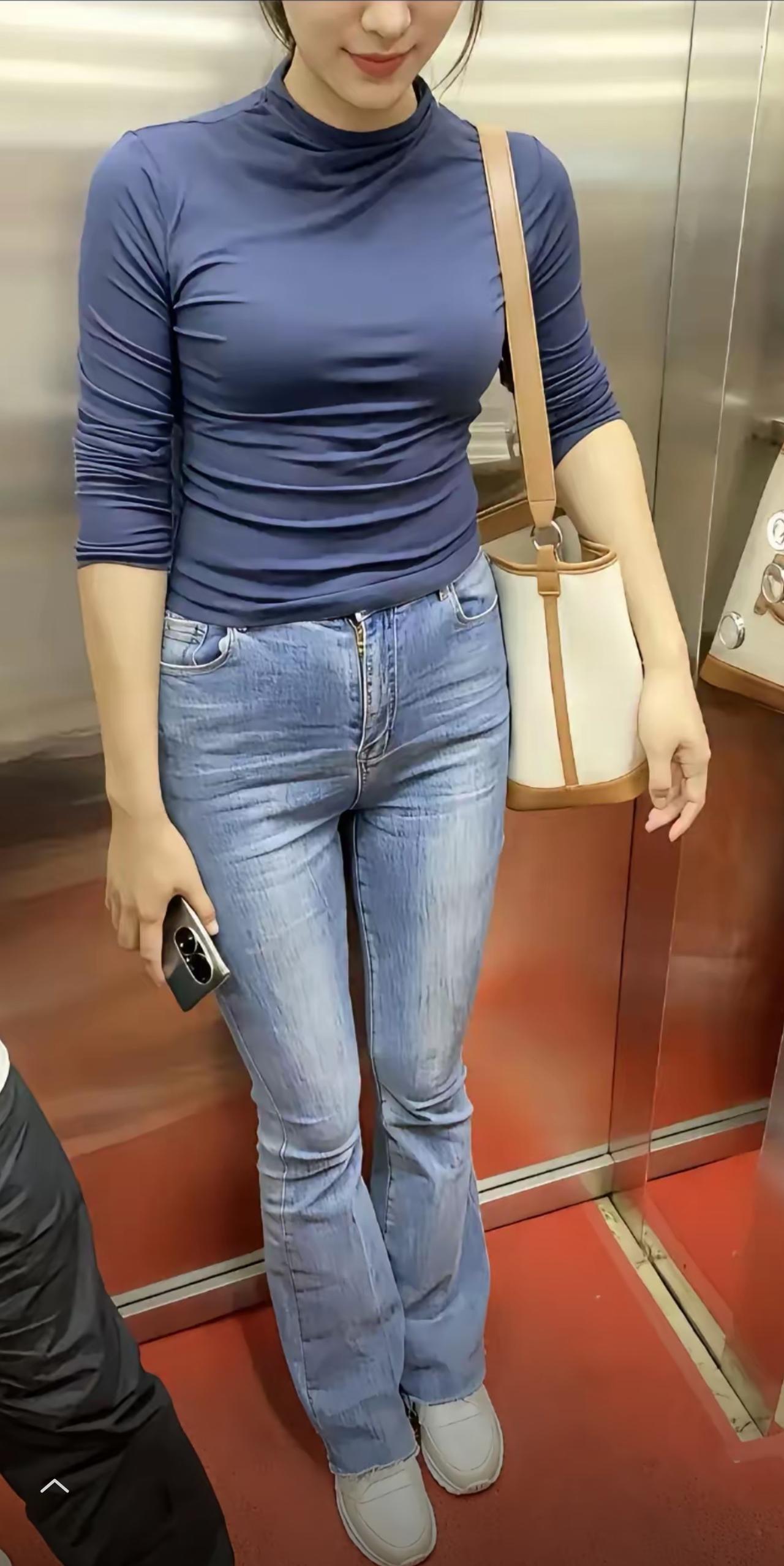 电梯里同事的偶遇！无心插柳柳成荫的拍照