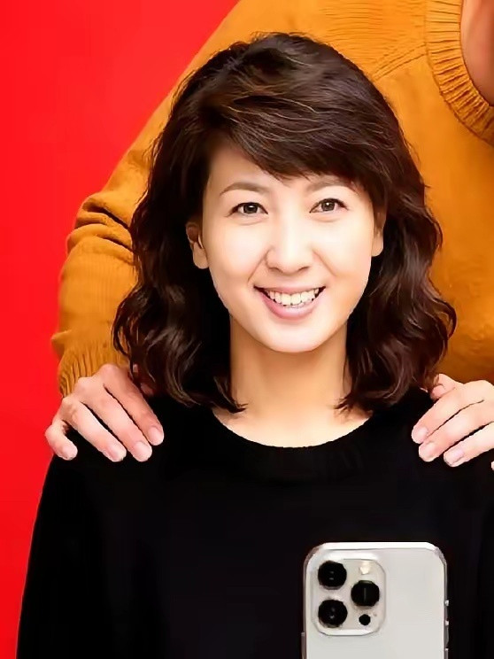 闫学晶她妈一句话，直接把女儿送回风口浪尖：“咱们天天吃燕窝，气死他们！”你可能不