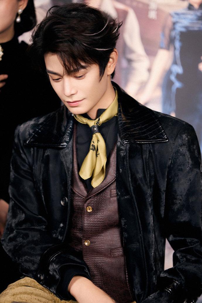 网友观《南部档案》有感，问丁禹兮是不是很会演装b戏？