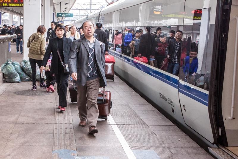 我有时候就在想，现在人工智能都这么发达，为啥每年春运返程还一票难求？难道不