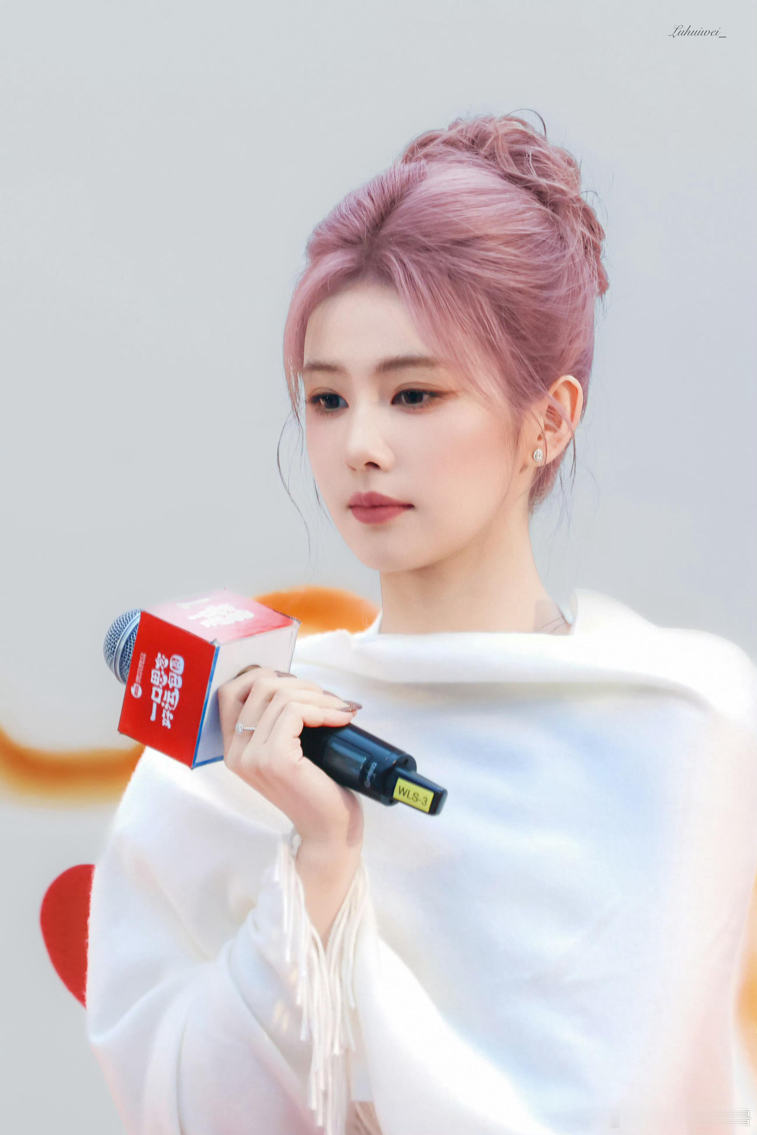 白鹿叛逆期结束✅但是我会永远记得这段所谓的“叛逆期”不一样的发色不一样的造