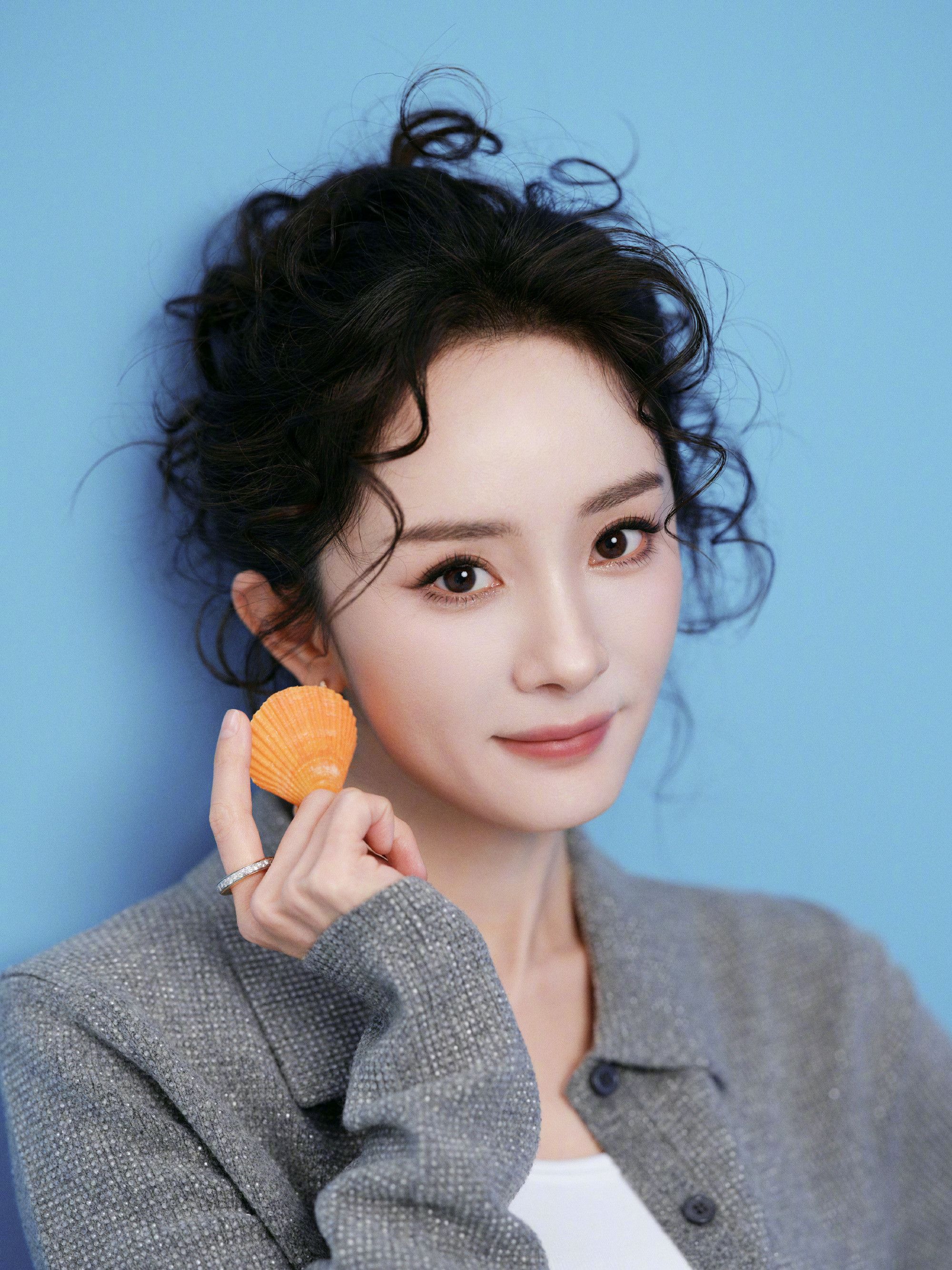 杨幂丨背背佳babaka品牌直播活动造型针织开衫｜ALEXANDERWANG