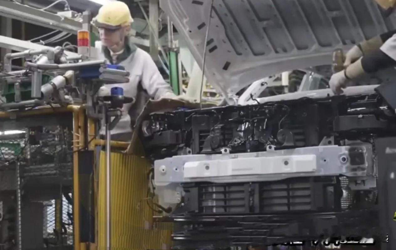 有些人脑子里的时钟，好像还停留在西方的“黄金时代”，怎么拨都拨不回来。咱们