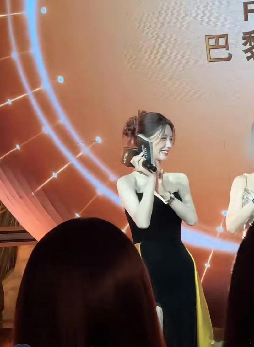 沈梦辰美成Angelababy了，这下Angelababy真成形容词了​​​