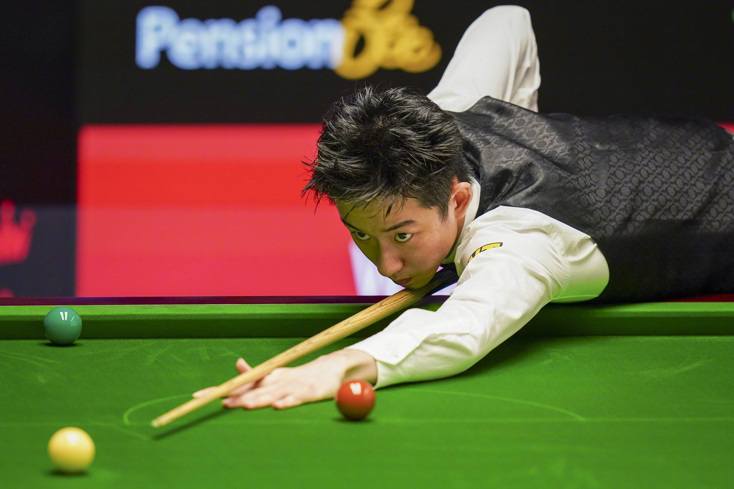 2026斯诺克世锦赛1/4决赛，吴宜泽以13-8的比分战胜侯赛因·瓦菲晋级四强！