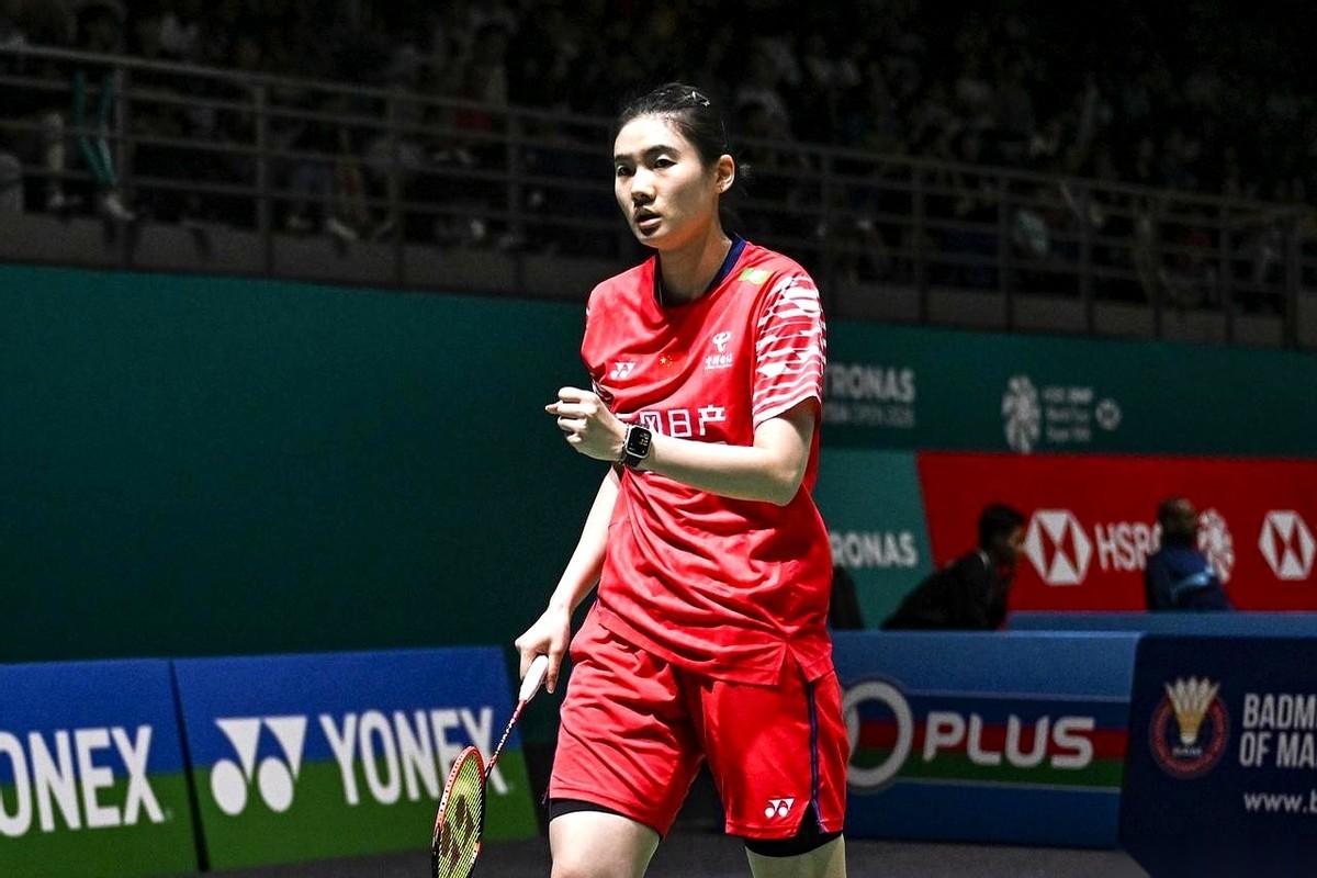 2026日本羽毛球公开赛的女单赛场，冷风吹得人直缩脖子。世界排名第5的国羽名将韩
