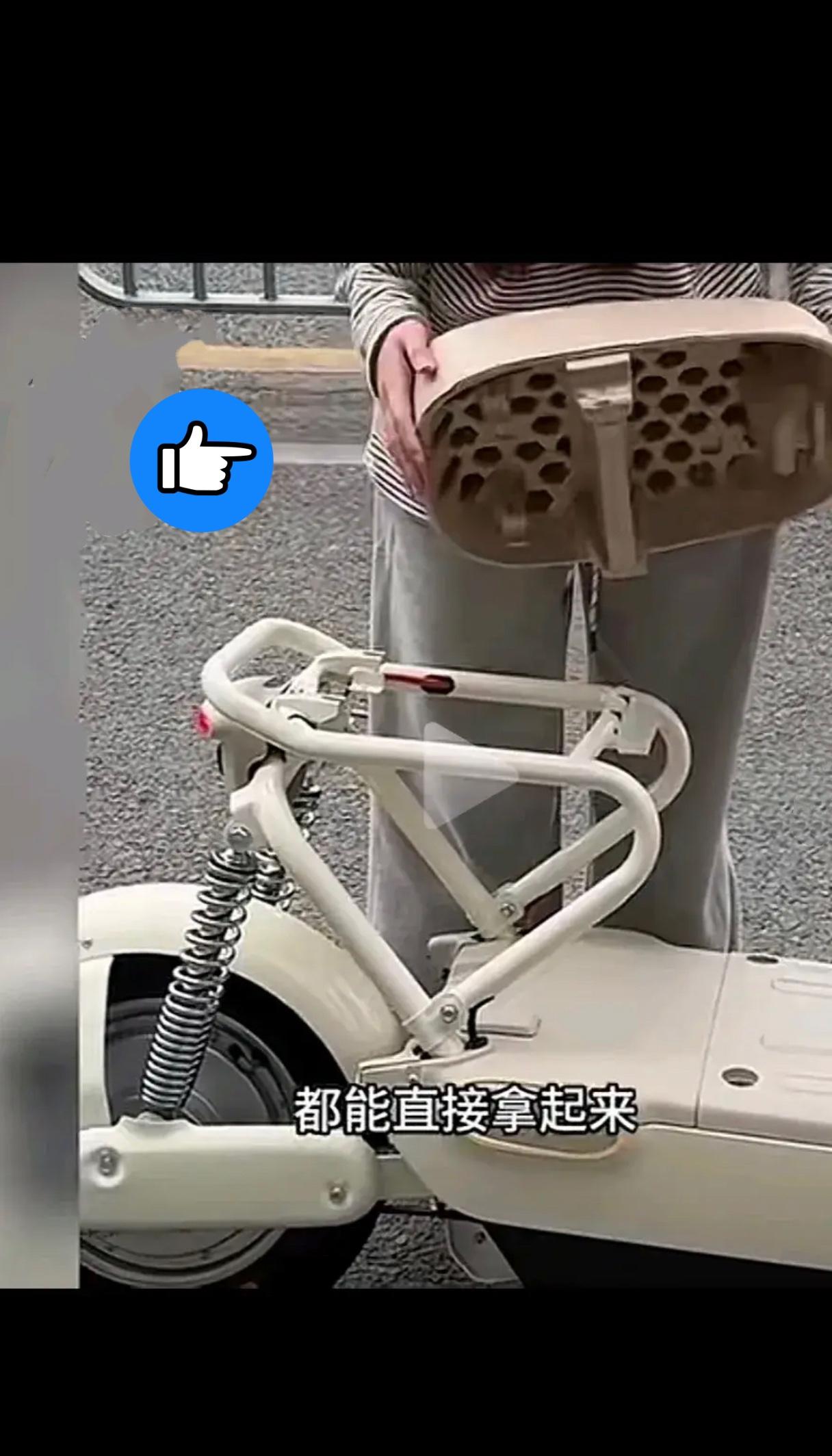 新国标电动车这设计，是把车主当“移动搬运工”吗？坐垫一掀就开，连个锁都没有，