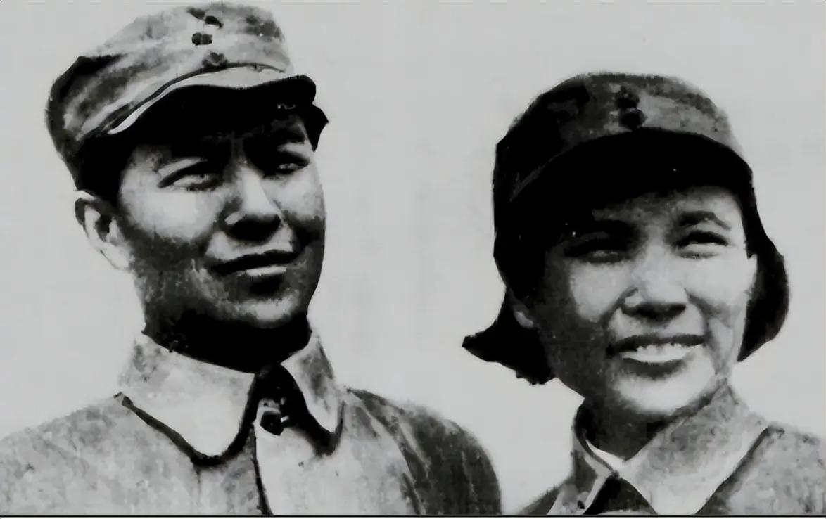 1954年，与丈夫分别25年的女红军伍道清，碰巧遇到回老家探亲的老战友伍云甫，老