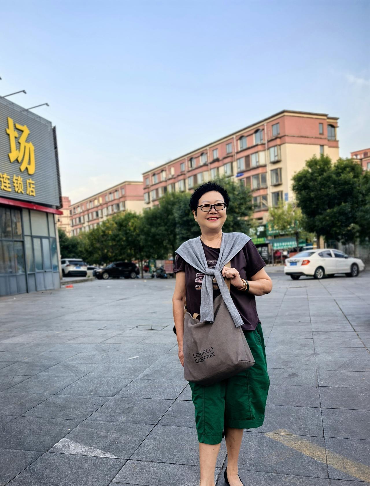 这个要自己拿主意，赚钱没错，生命有限，找到自己的乐趣点，不会孤独，够花就好，自己
