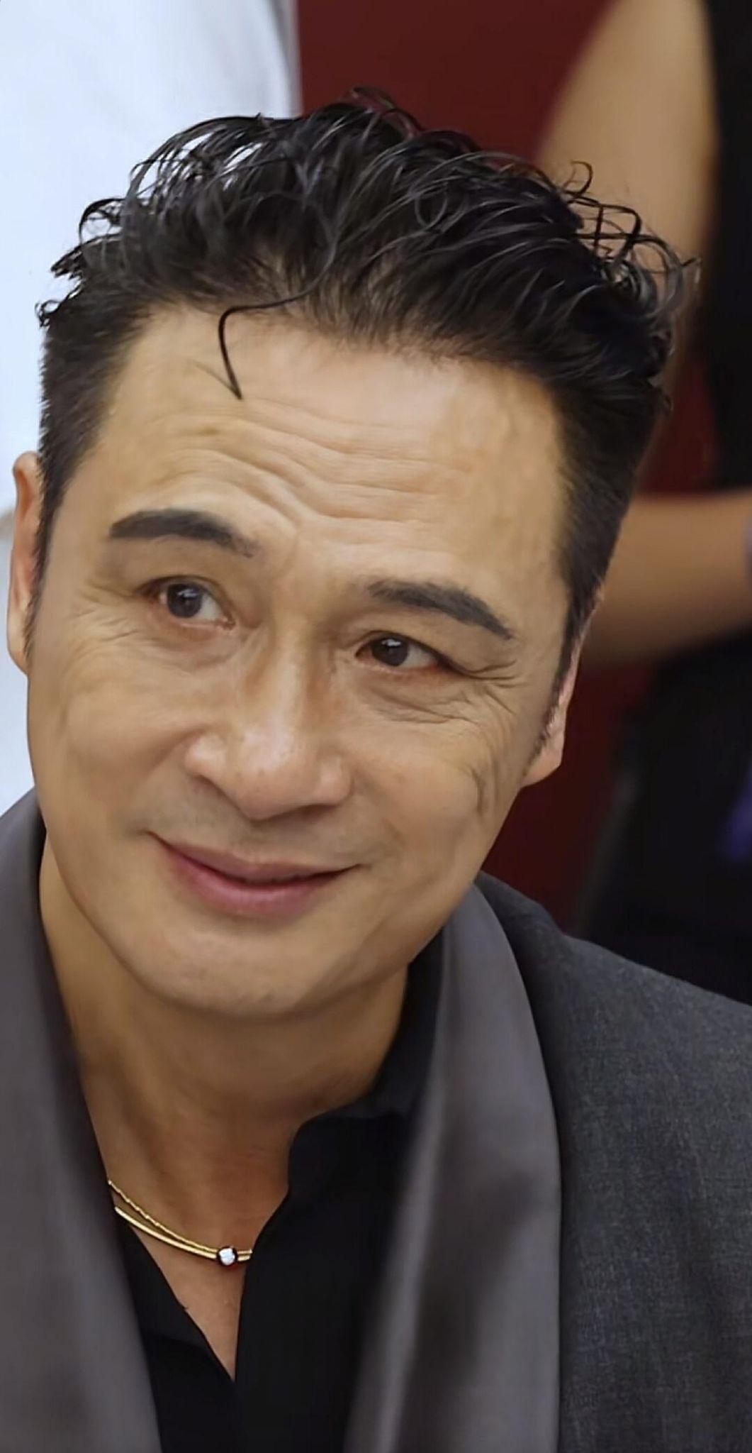 吴镇宇我求求你了别去上综艺了别的明星开演唱会，你就开全国美食巡吃，不打卡