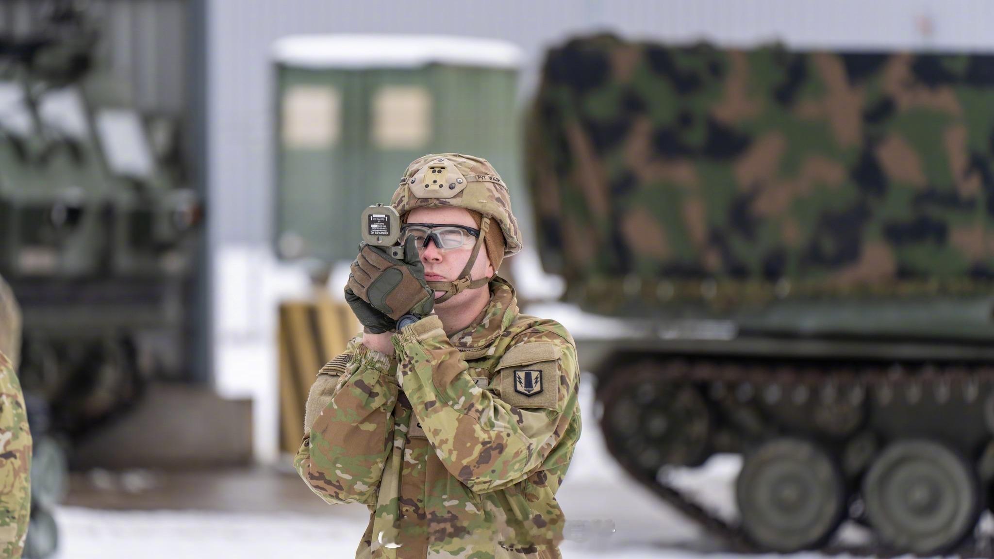 烽火问鼎计划驻德美军第41野战炮兵旅第77野战炮兵团第1营的M270A2火箭炮