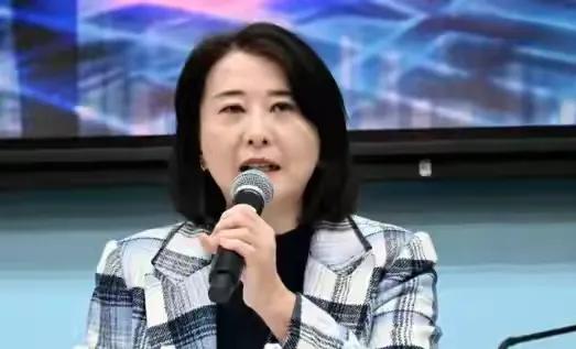 顾立雄被爆出丑闻后，绿营气急败坏，蓝委王鸿薇道出关键！王鸿薇在20日突然曝出了