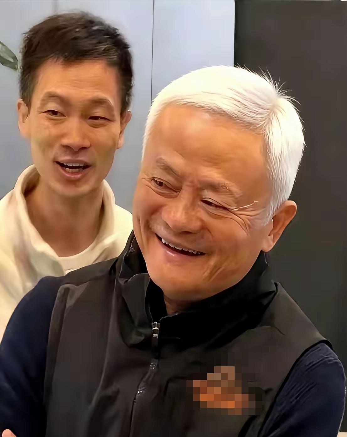 岁月无情！一个时代的落幕！目睹这样的照片，倘若照片画面是真实的，留给人们的必定是