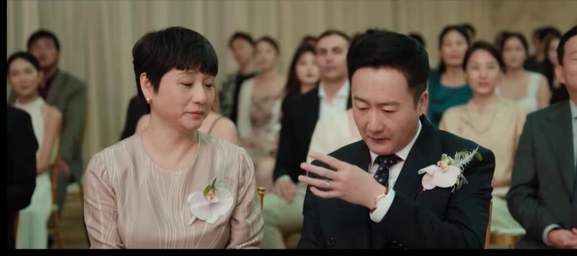 史上最敬业的两拨人出现了1️⃣许妍假父母，业务能力杠杠的，随机应变，真假难分，今