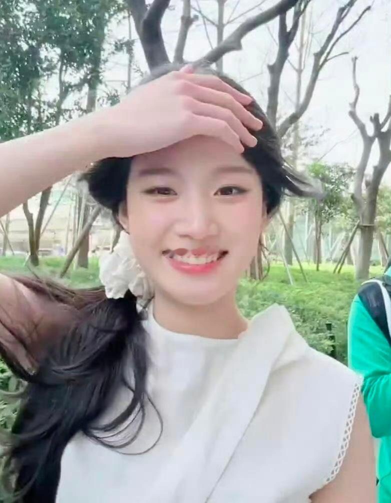 这就是卢昱晓有一个牙医妈妈的好处吗