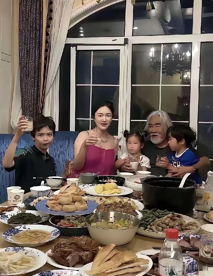 你的老婆年轻，我们不嫉妒；你的生活美好；我们不羡慕；你的生育能力强，是生孩子的劳