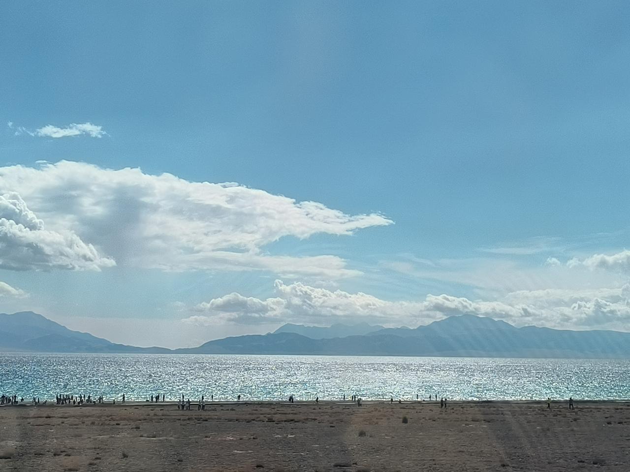 今天下午，收到前同事发来的消息自从我离职以后，她还是第一次给我发消息。她比我小