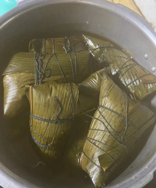 真是打肿脸充胖子，端午节还有人送节礼吗？今天回家发现家里有3份粽子礼盒，我问