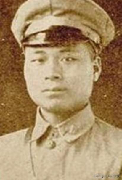 1948洛阳战役最痛心一幕！大胜之后陈赓毫无笑意，当场痛骂黄埔学弟1944