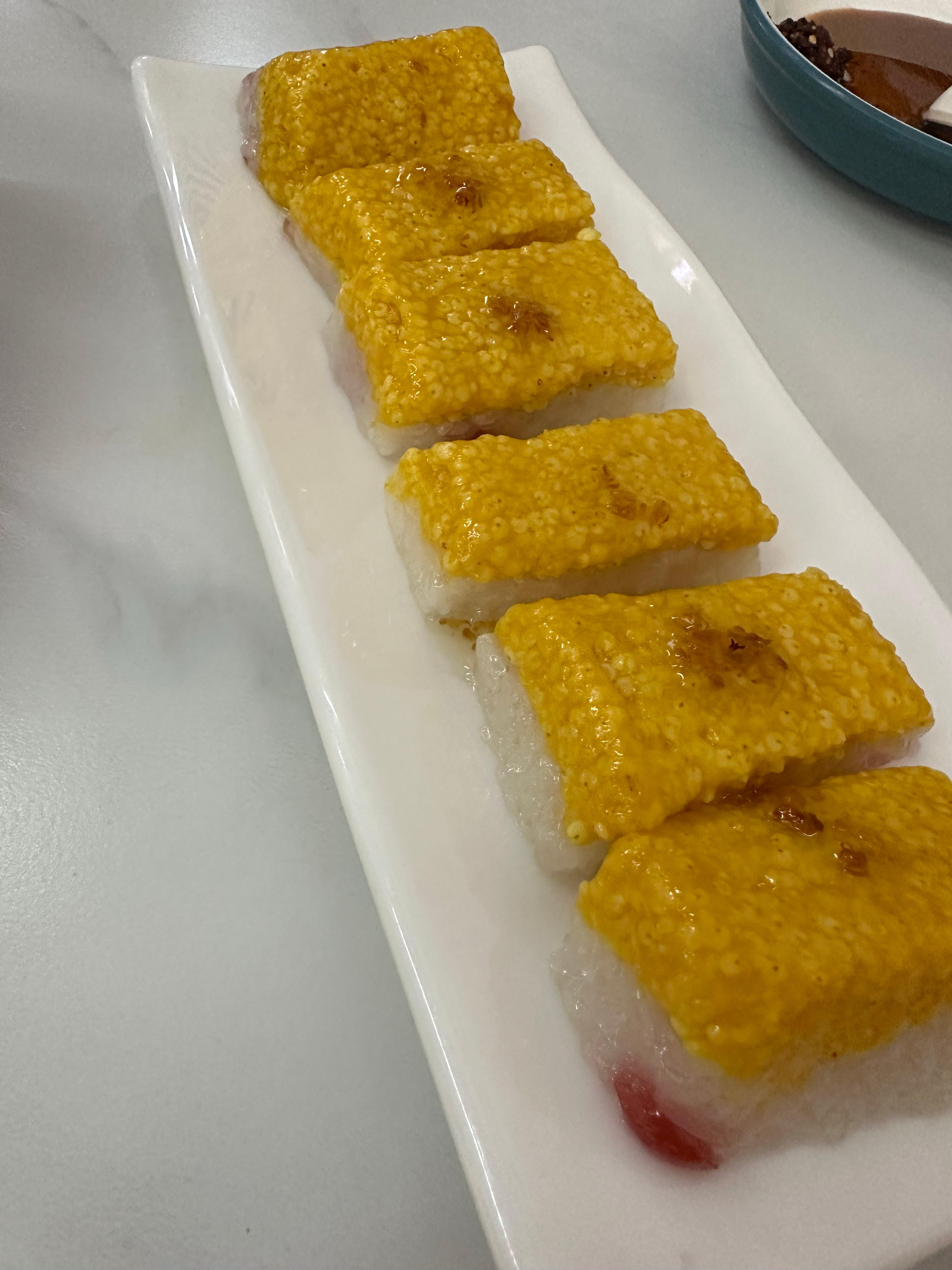 好久没吃内蒙烧卖了，这家北三环边上的店，店面小，味道正，最爱羊肉沙葱，还有牛肉