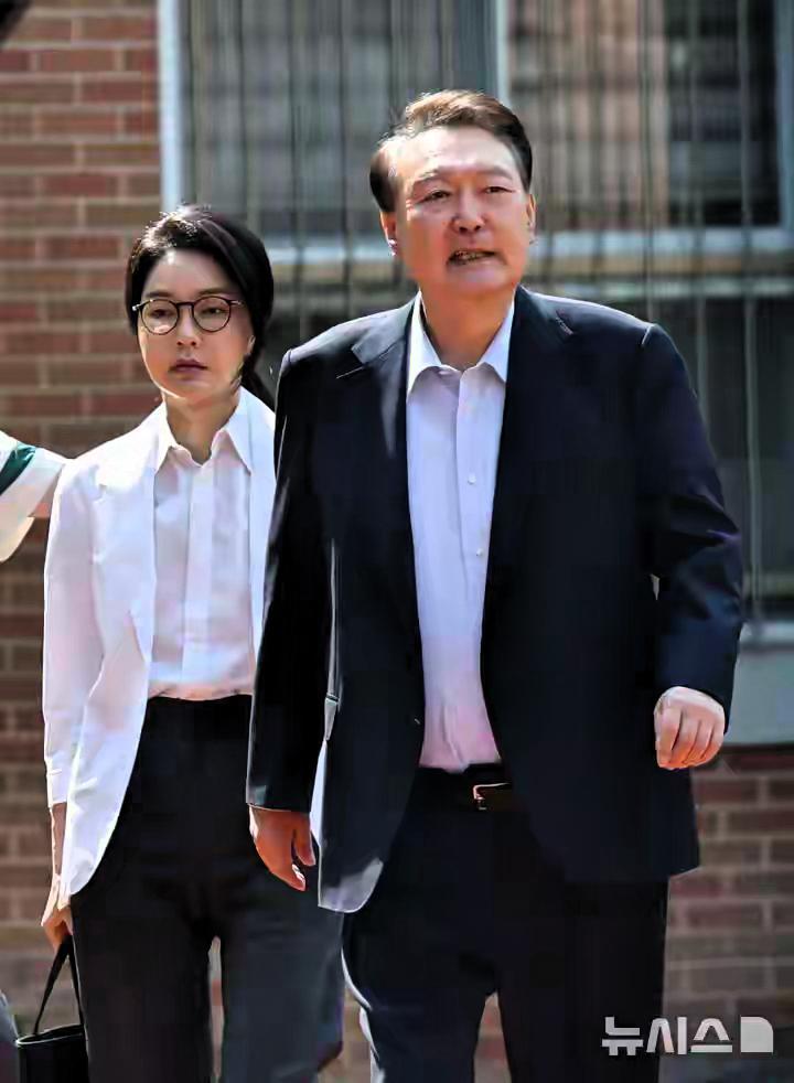 李在明绝食24天，时任韩国总统的尹锡悦对此不闻不问！如今，李在明上台第1天、就忍
