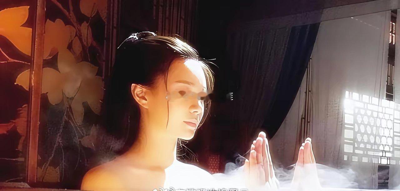 难怪电视里只有上半身，镜头下移后，全是无法直视的尴尬全景
