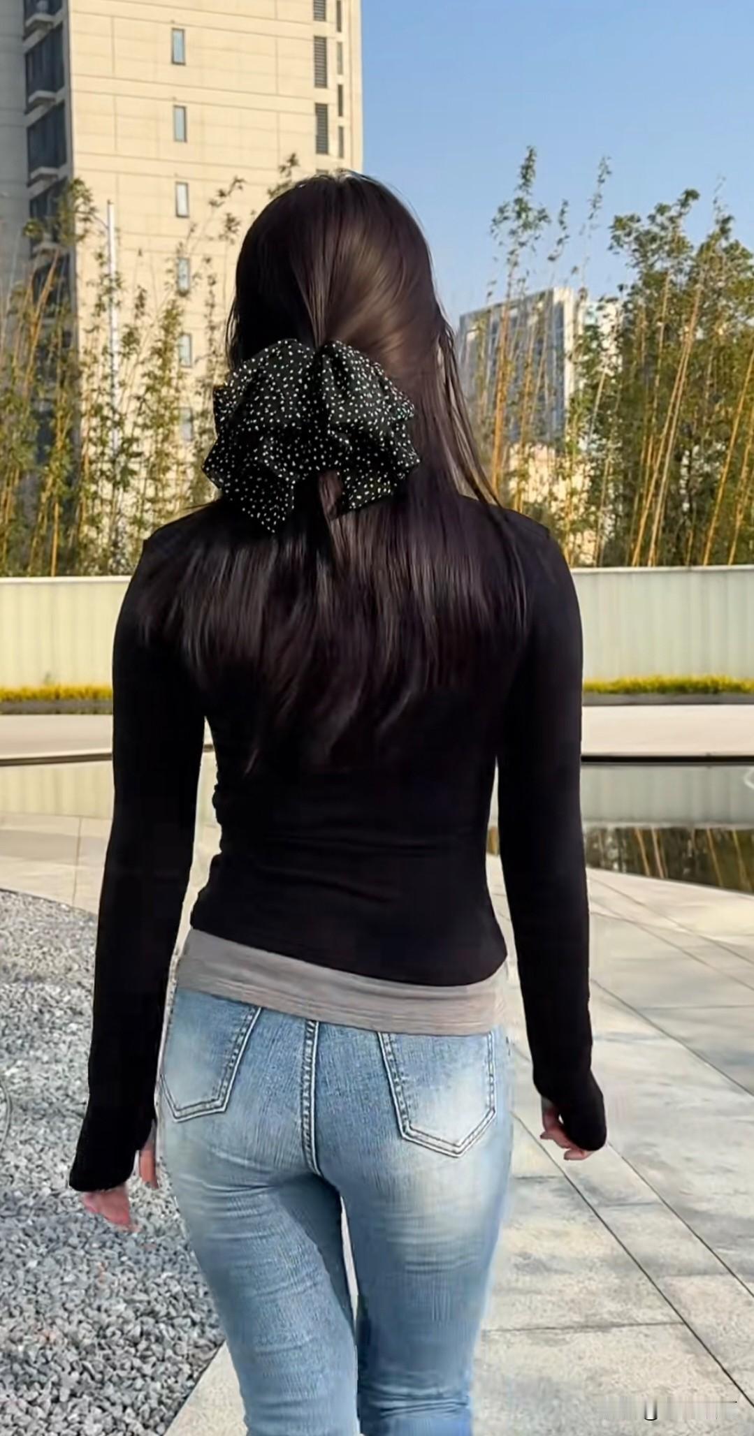 [烟花]²⁰²⁶/₀₂.₂₇☞正月十一：拂黄先变柳，点素早惊梅。