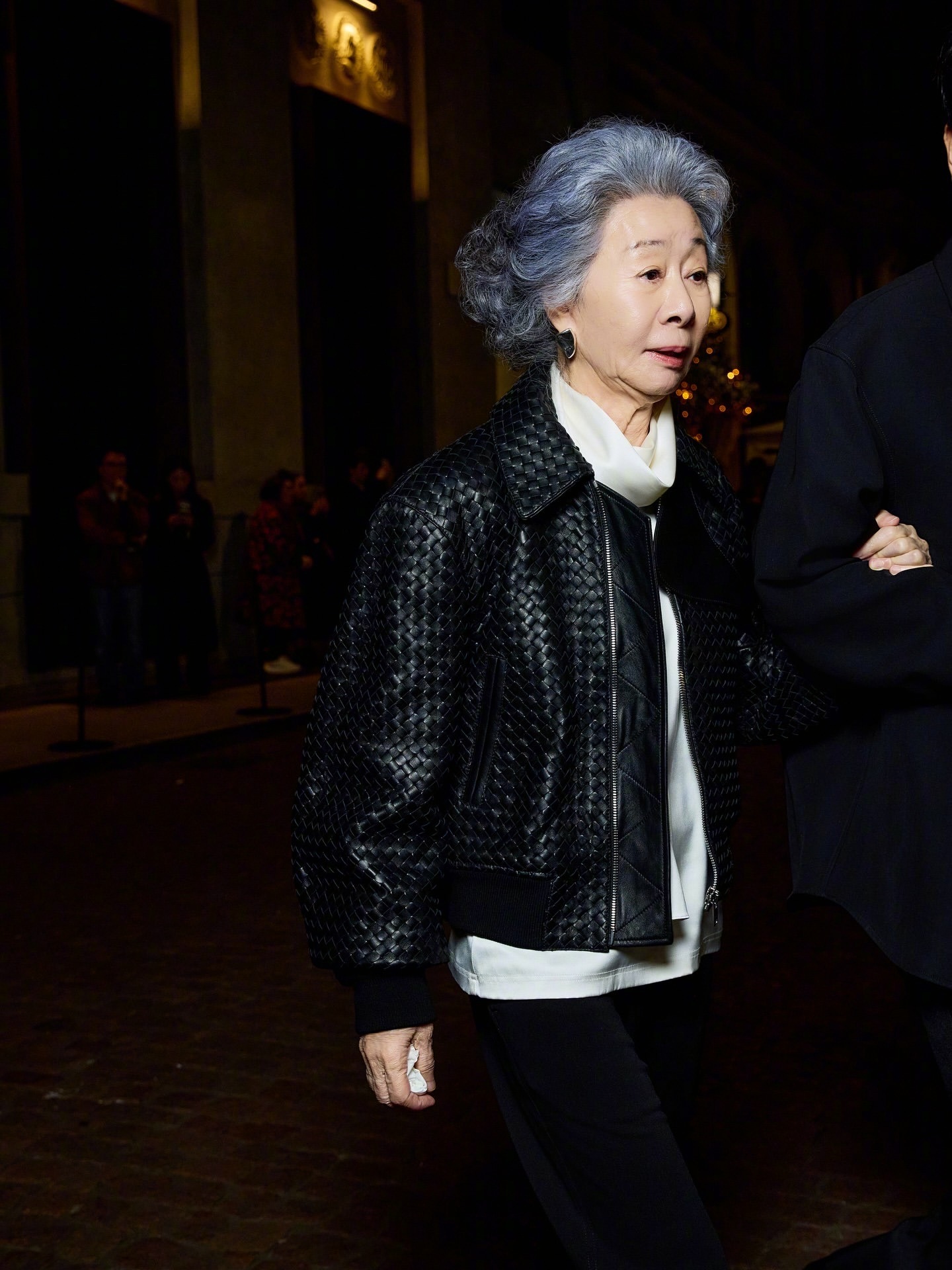 出席BottegaVeneta2026秋冬系列发布秀的连尹汝贞，78岁了，身