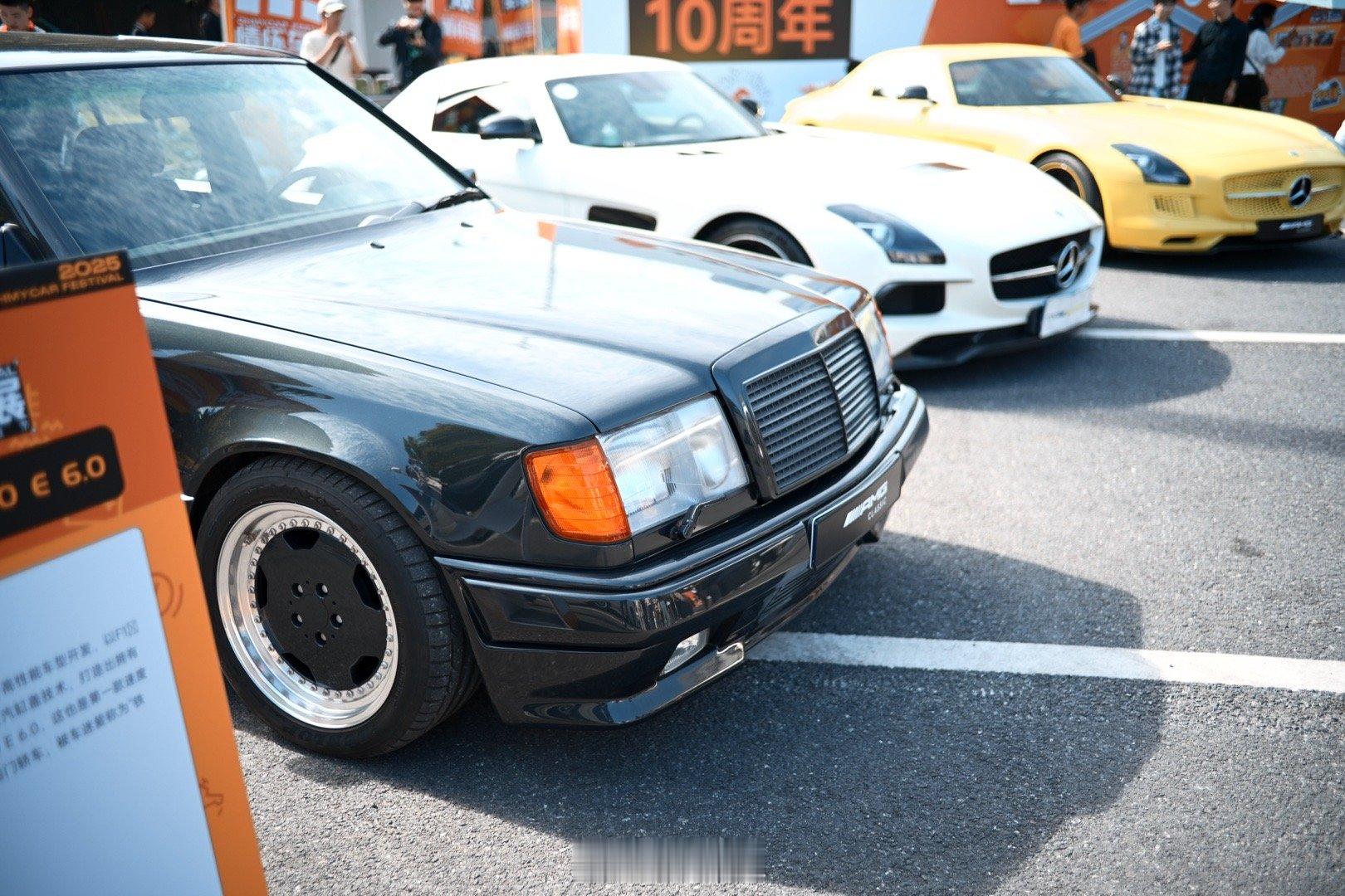 世界上第一部极速超过300km/h的轿车，来自优雅的奔驰