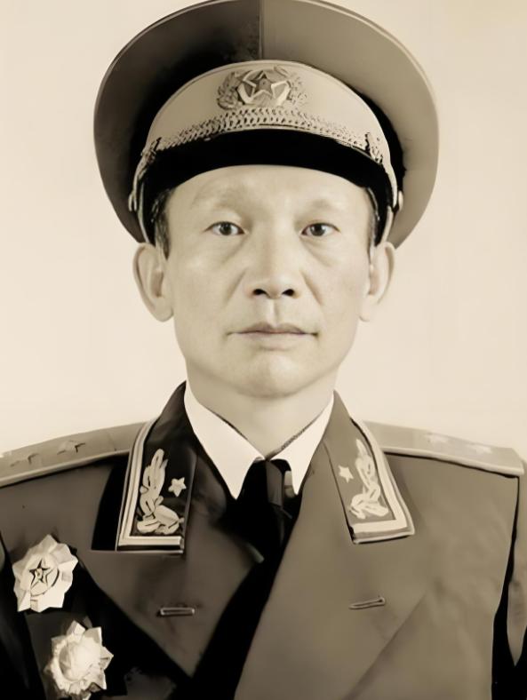 1937年，23岁的林月琴嫁给了35岁的罗荣桓，被认定牺牲的前夫吴先恩竟