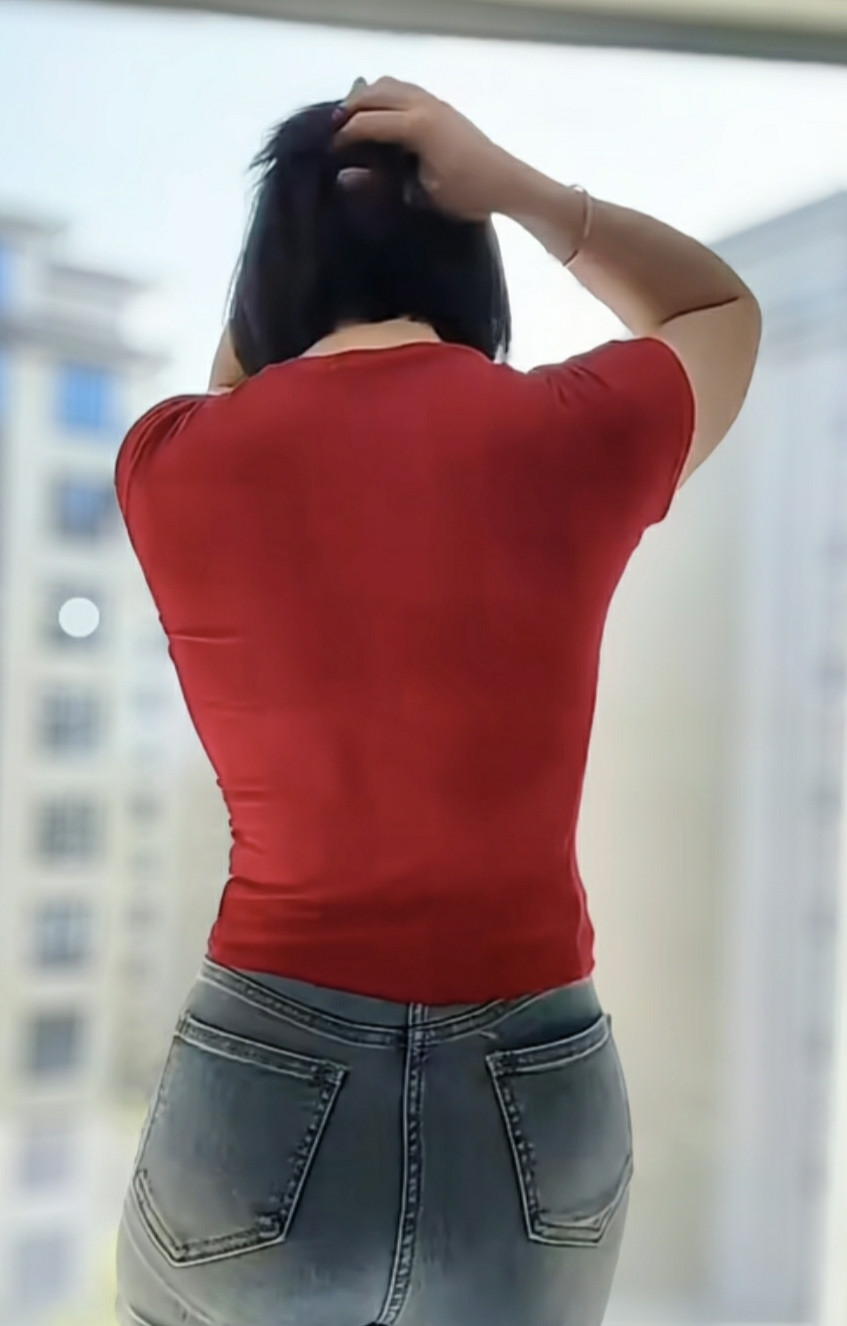 阳光明媚，拉开窗帘，让太阳照进来