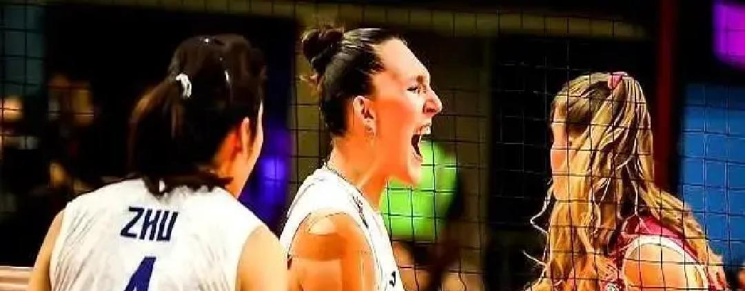 扣32分的人输给了19分的。奖杯背后藏着一道算术题：加比趴在地板救球的次数，抵