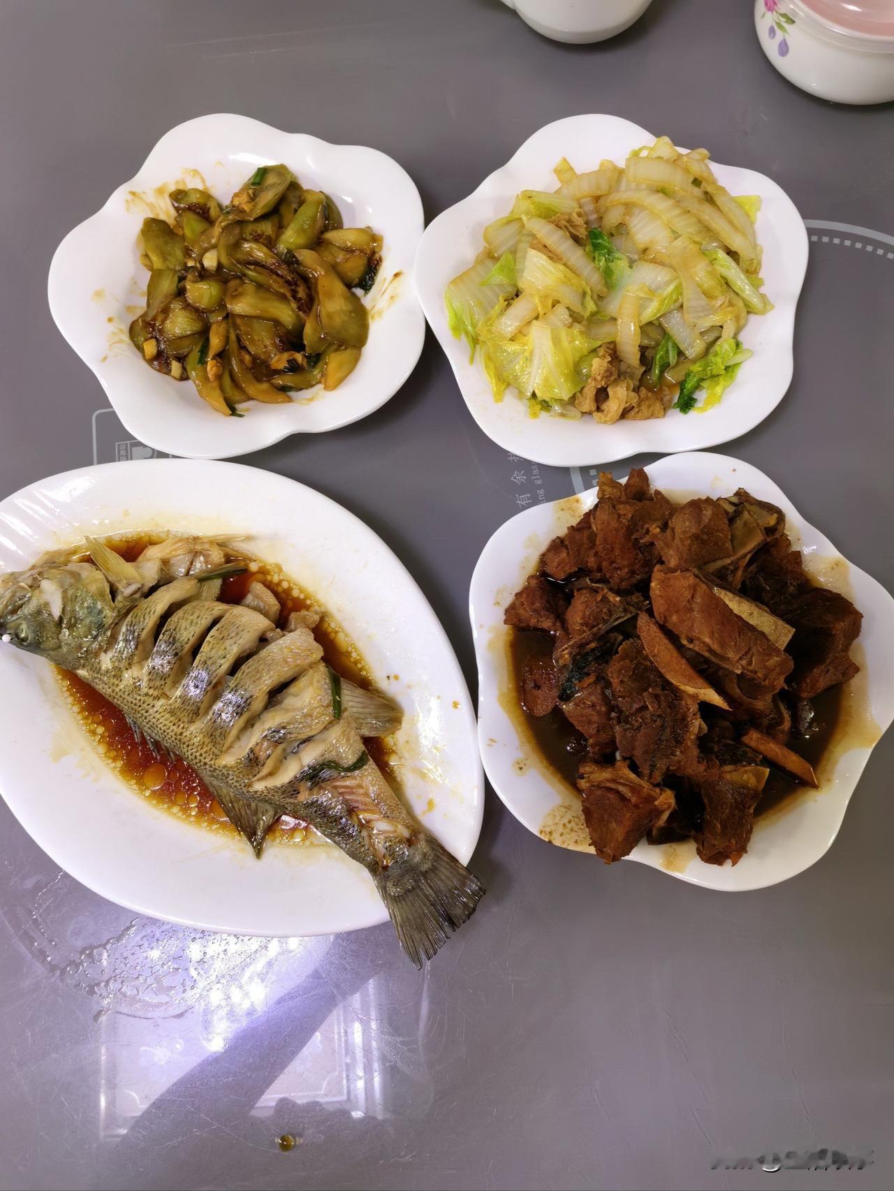 男人，管住自己的屁，才不尴尬……刚才，我在卧室看手机，老公在餐厅喊我吃饭。隔