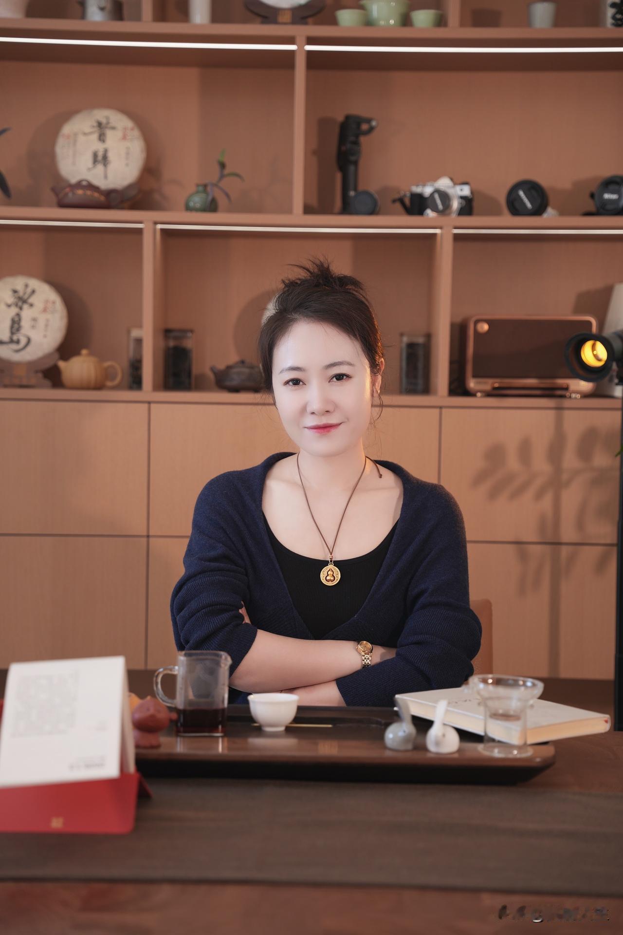 细嗅光阴，淡饮韶华，用真挚的情感温暖自己与他人的生命。