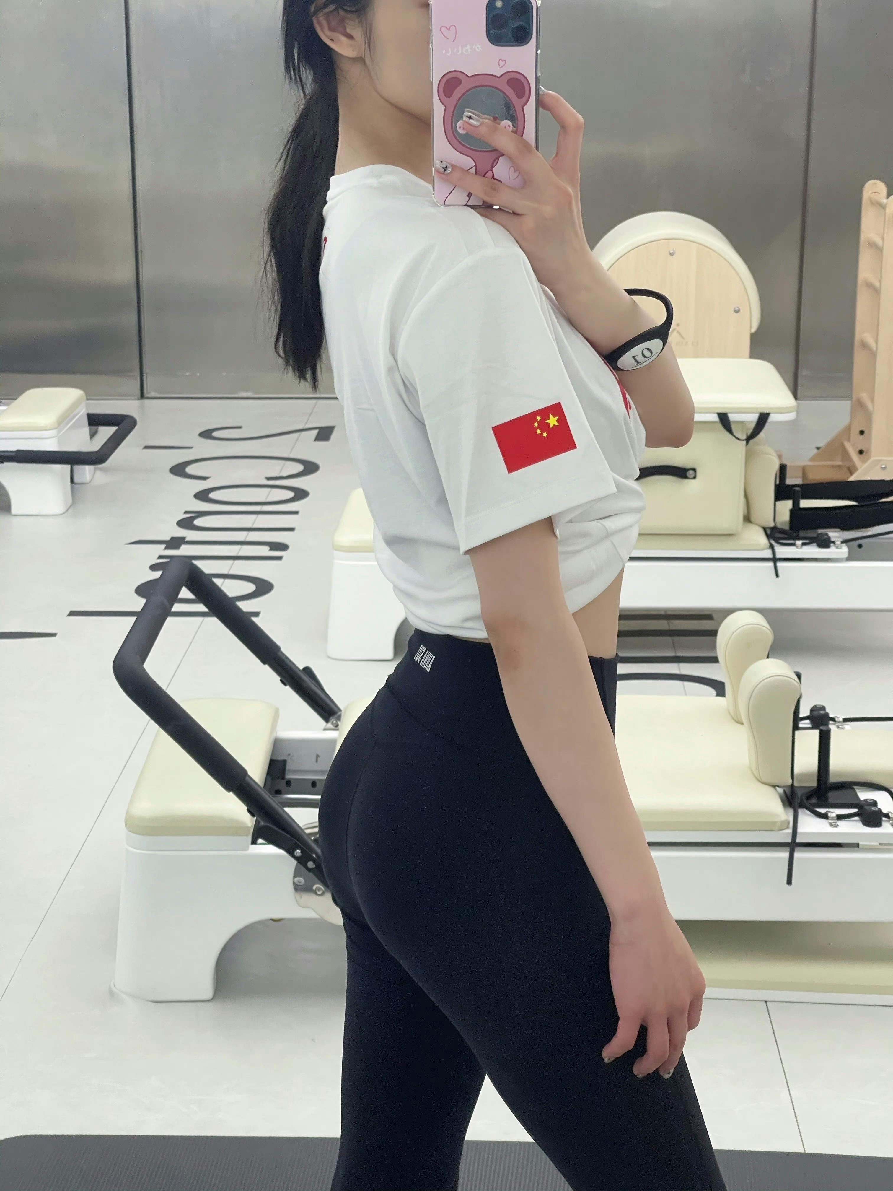 周洁琼瑜伽裤健身美图身材可是真不错