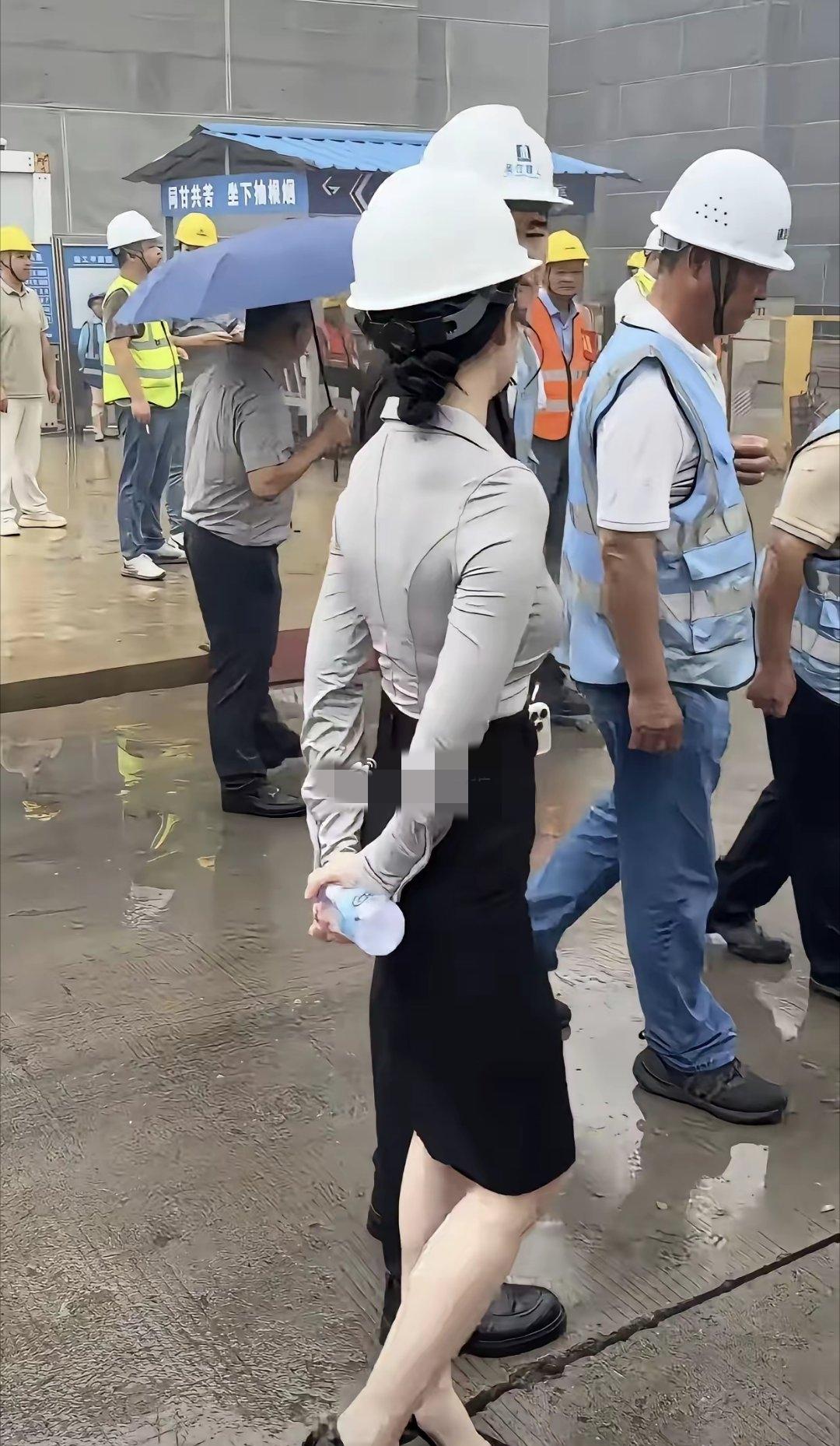 都说工地上戴帽子颜色是分不同的等级的，这种戴白色帽子是是不是领导级别的。